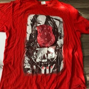 Red t-shirt and grey wording t-shirt